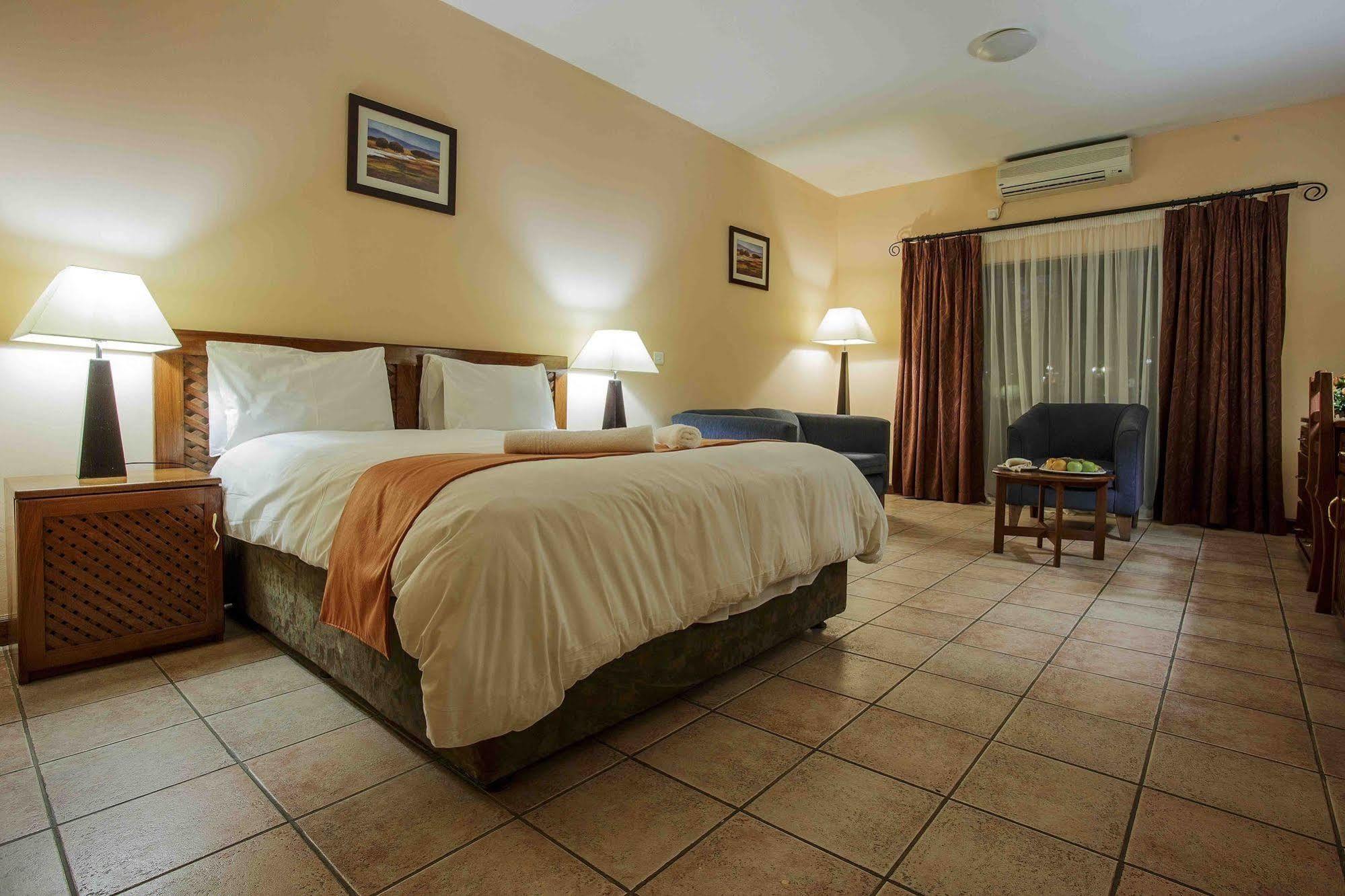 M'Kango Golfview Hotel Lusaka Extérieur photo