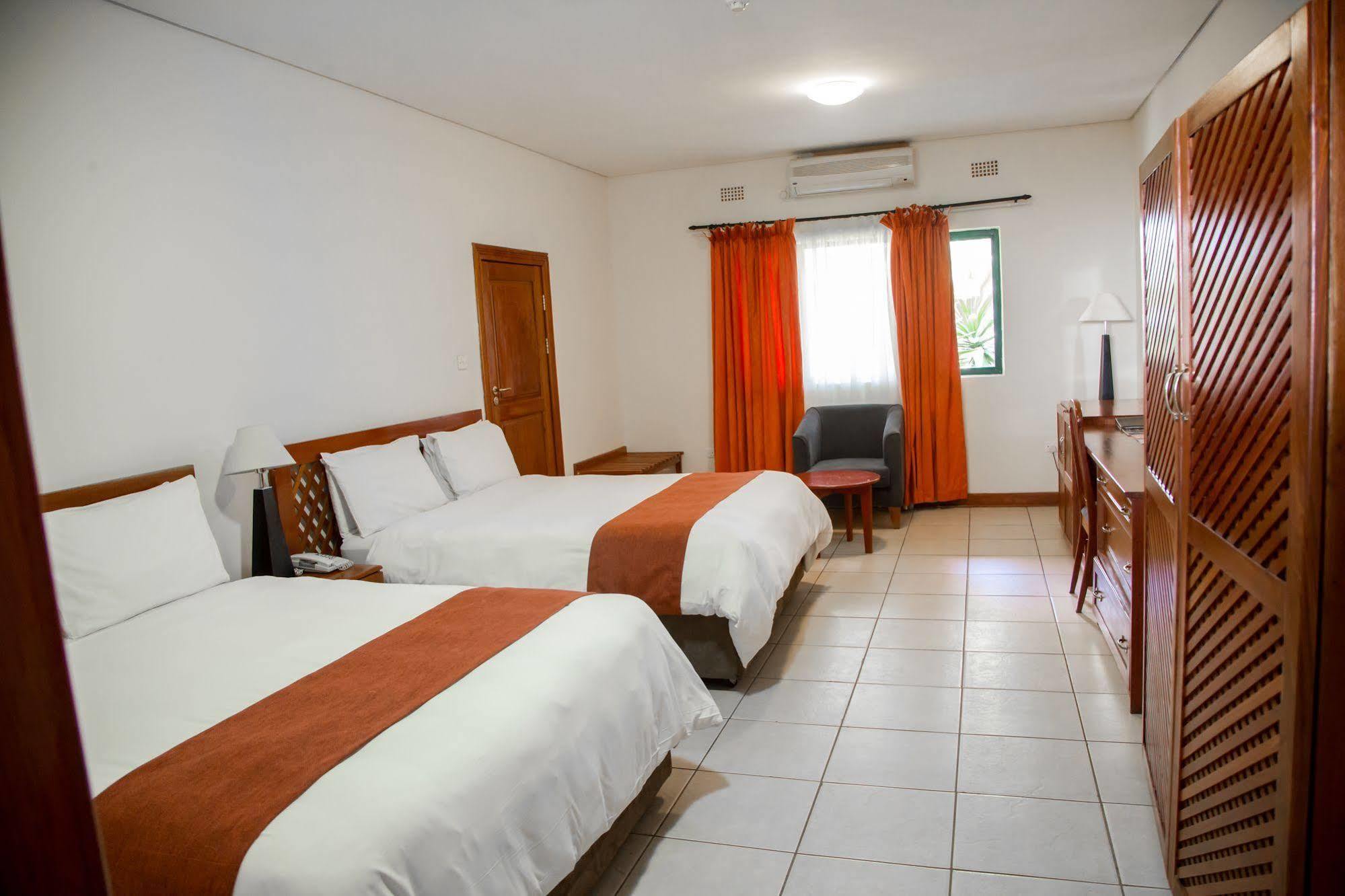 M'Kango Golfview Hotel Lusaka Extérieur photo