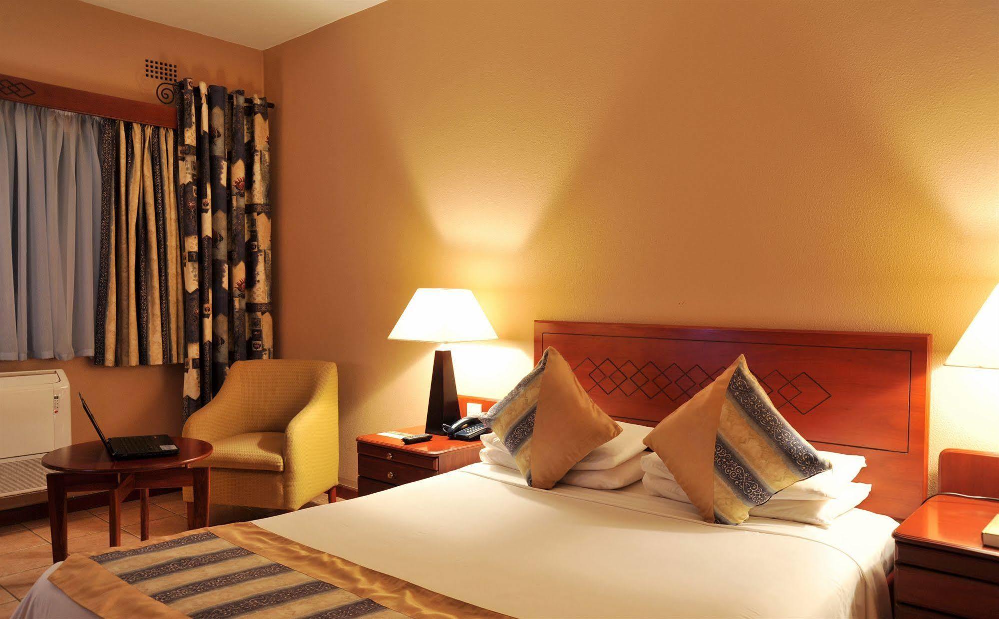 M'Kango Golfview Hotel Lusaka Extérieur photo
