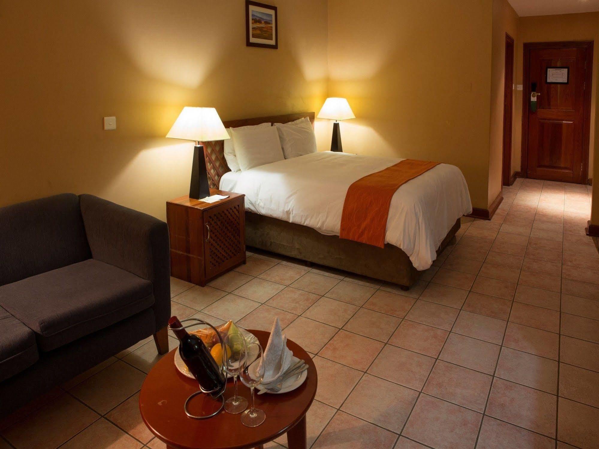 M'Kango Golfview Hotel Lusaka Extérieur photo